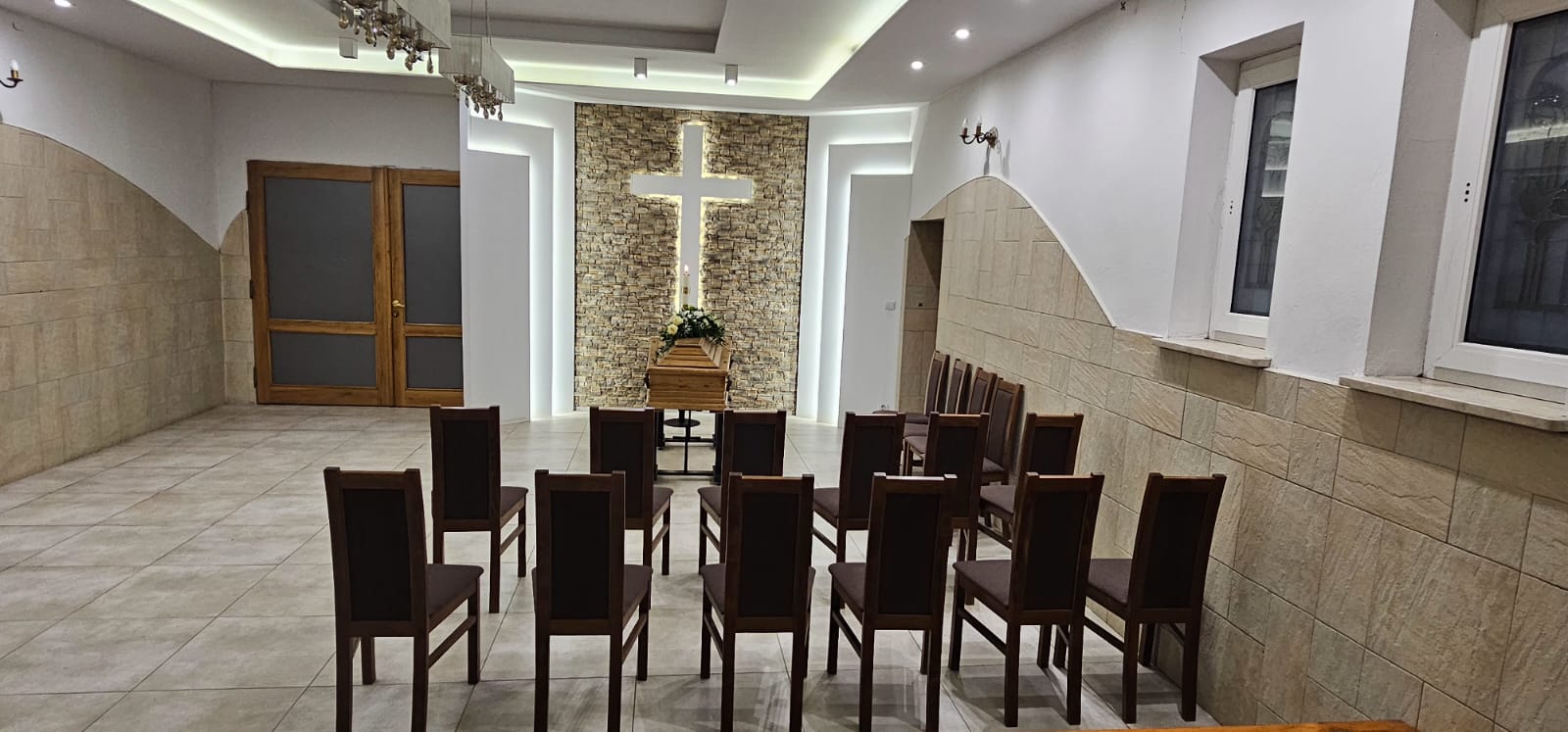 Kaplica Pożegnań – Godne Miejsce Ostatniego Pożegnania w Opocznie
